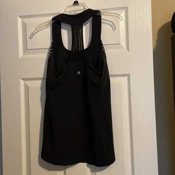 Lululemon women’s black striped scoop neck tank top with built in bra size 8 - Picture 4 of 6